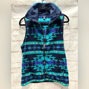 Chaps Sport Women's Medium
Southwest Full Zip Fleece Vest‎ Aztec
Tribal